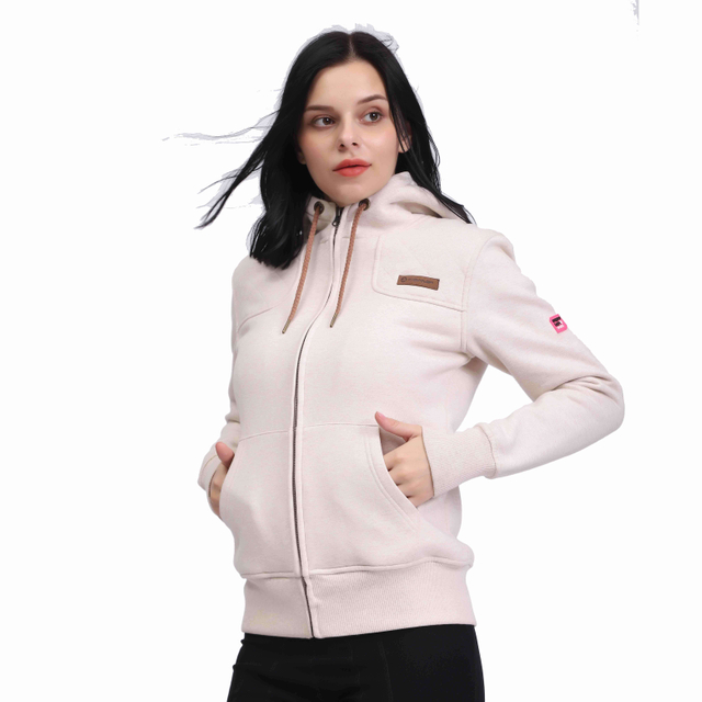 نساء شيربا صطفت على سفن هوديي الحرارية